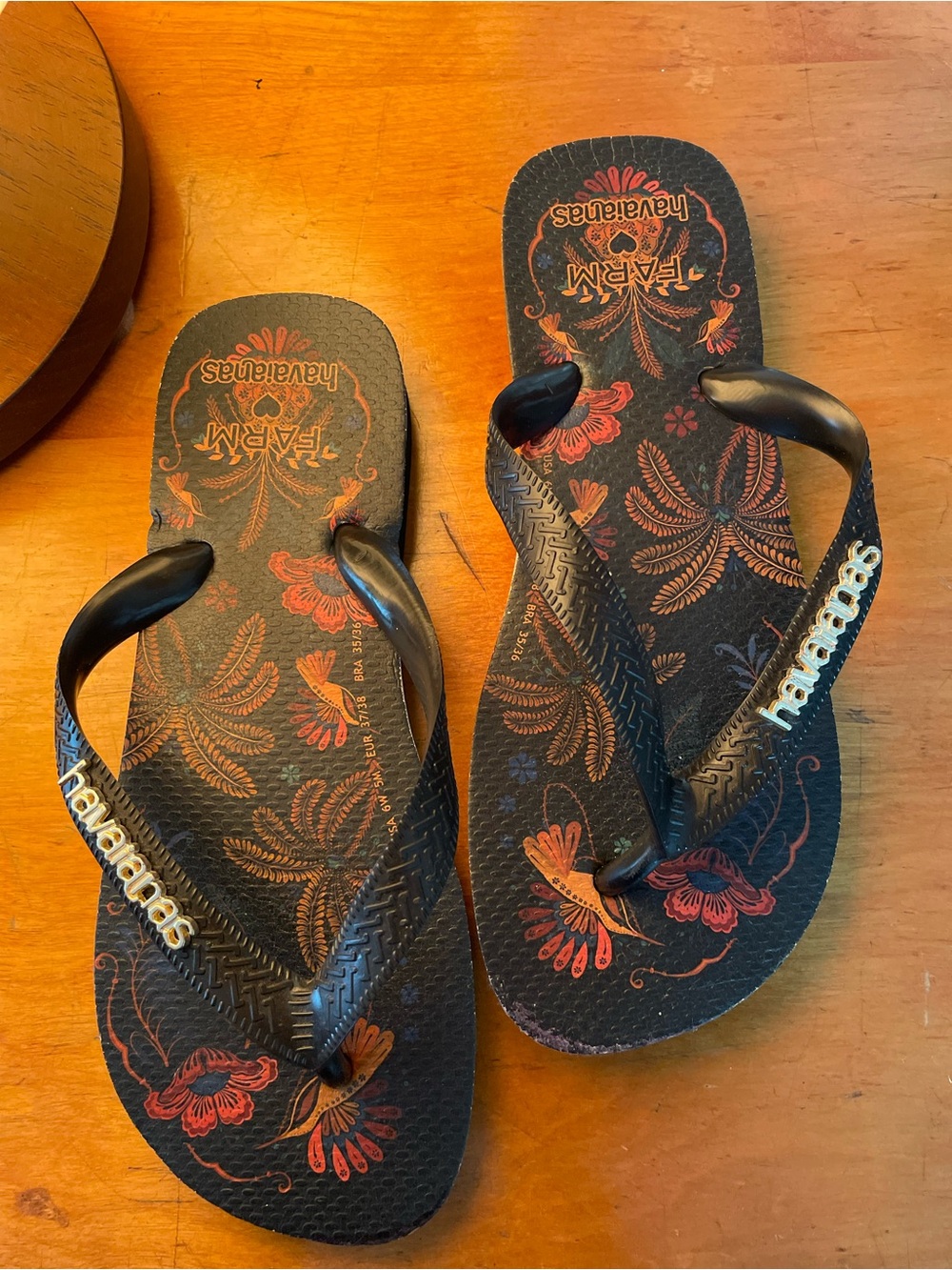 FARM RIO X Tropical Print on Black Havaianas Flip Flops US 6 Womens EUR 37/38
